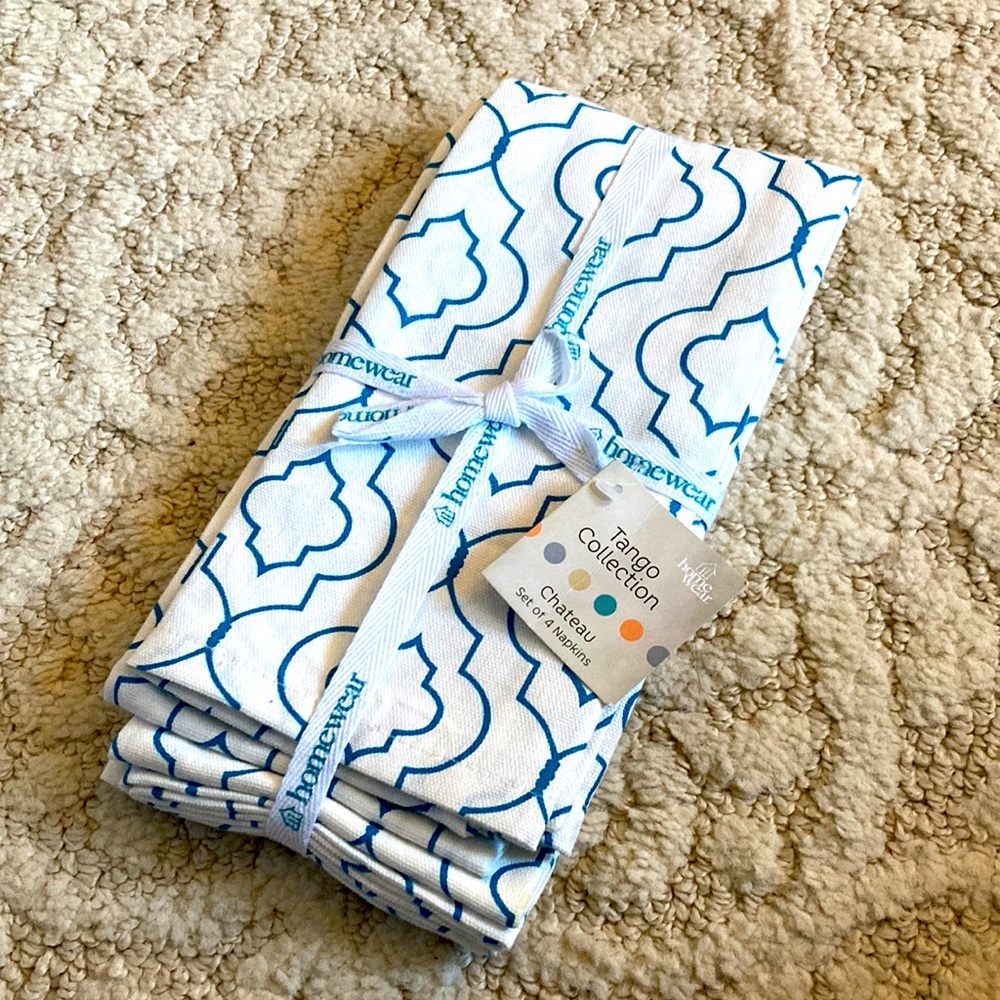 NWT set of 4 tango napkins 💯 % cotton. Made in India